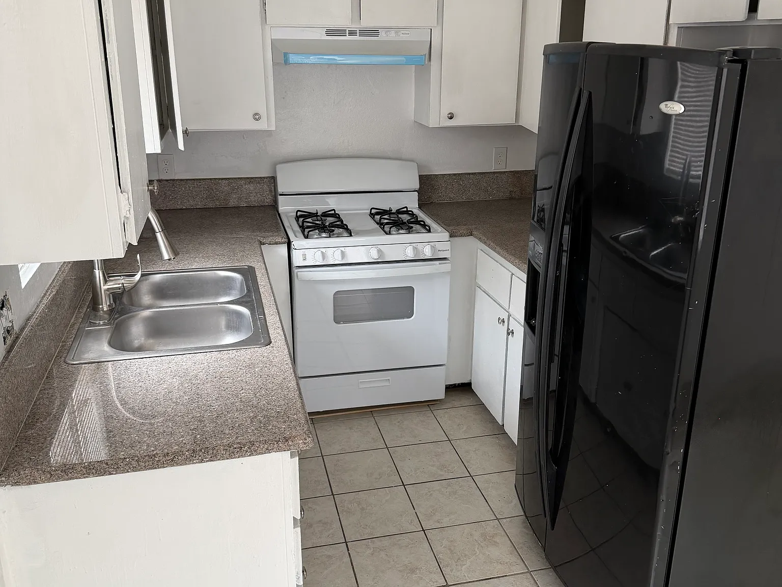 2 bed, 700 sqft, $1,950 — Photo 2