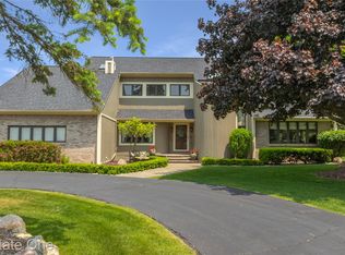 6600 Park Valley Dr, Clarkston, MI 48348