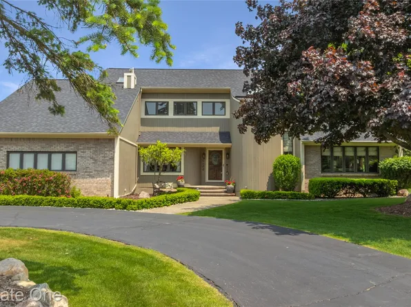 6600 Park Valley Dr, Clarkston, MI 48348