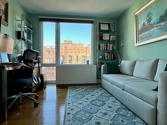 Living room, photo 2