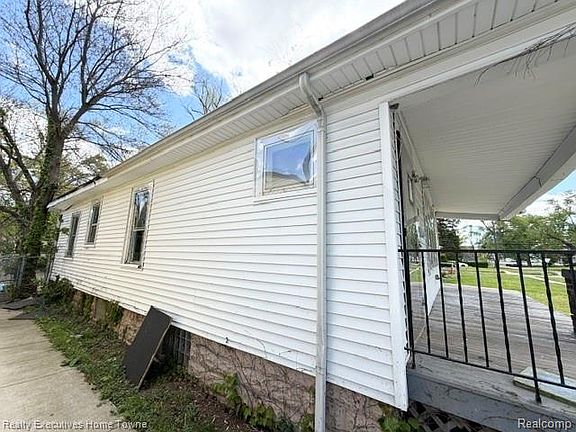 4th image of 13524 Faust Ave