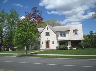 128 Pleasant St, Holyoke, MA 01040