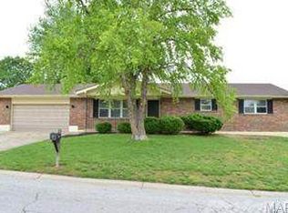 900 Clarence Dr, Saint Charles, MO 63301