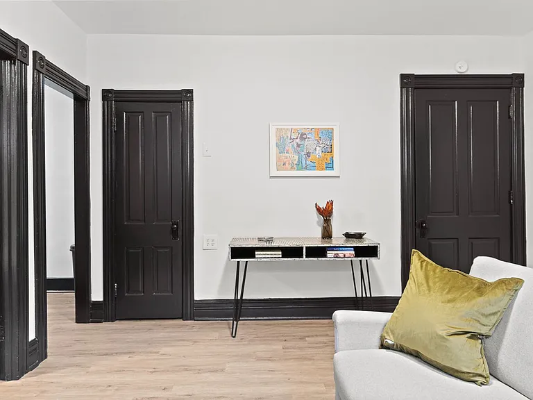 1232 W Washington Blvd — Photo 3