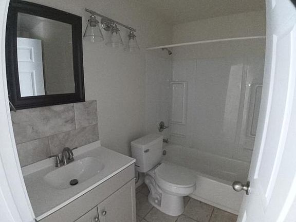5th image of 401 Sunset Ln #E