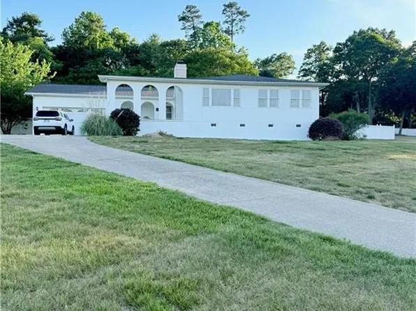 442 Moretz Ct, Hickory, NC 28601