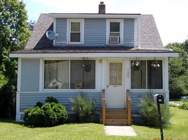 2nd image of 129 Lamont St