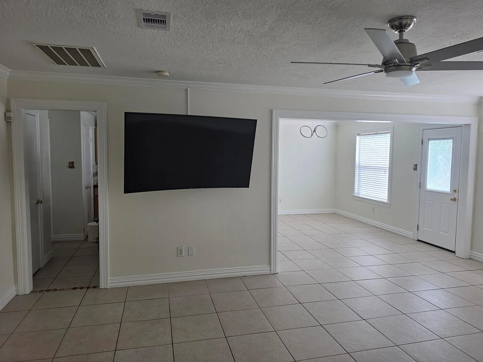 3 bed, 2.5 bath, 1760 sqft, $2,000 — Photo 3