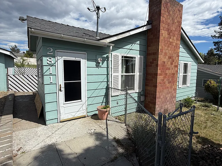 2811 Montelius St — Photo 16