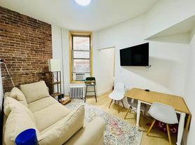 13 Saint Marks Pl