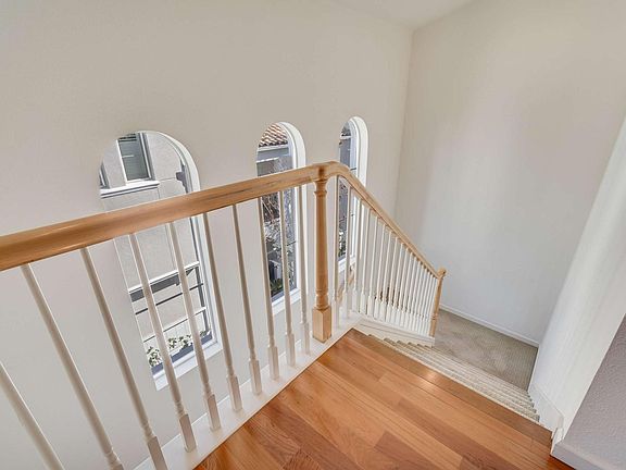 5th image of 97 Bassett St