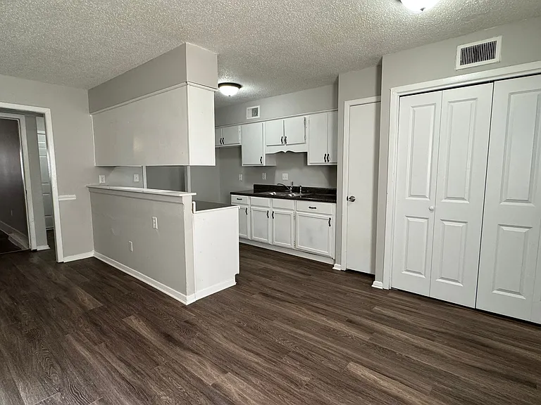 5711 Maple Tree Dr — Photo 6