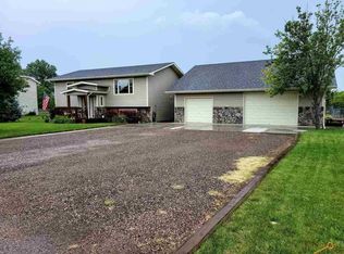 915 Virginia Ln, Rapid City, SD 57701