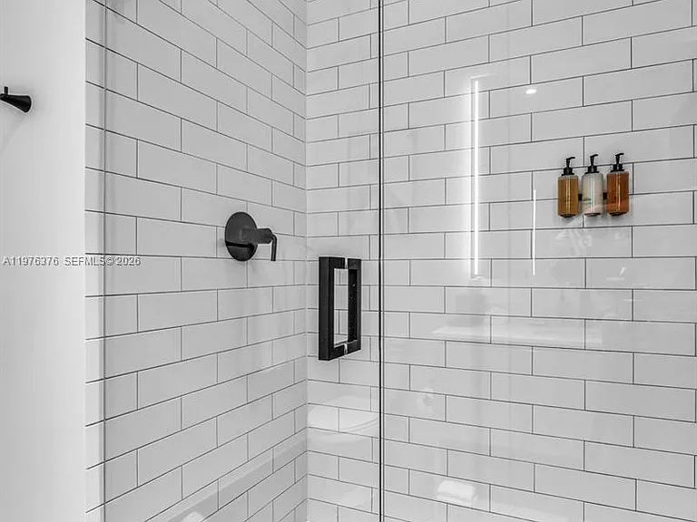 398 NE 5th St #Penthouse 4701 — Photo 33