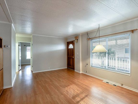 4th image of 275 Burnett Ave #116