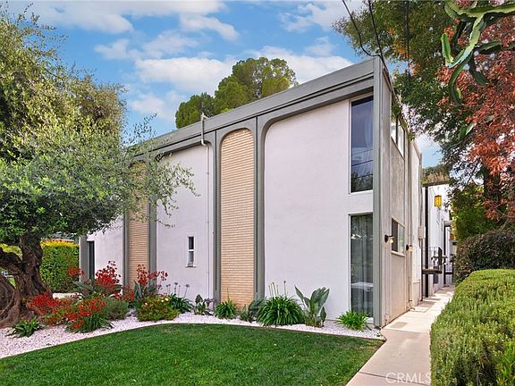 3rd image of 465 S Hudson Ave APT 6