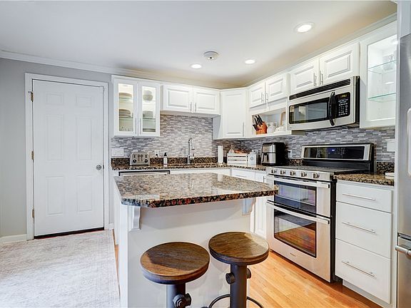 4th image of 11 Stuyvesant Rd