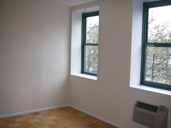 3rd image of 555 E 78th St