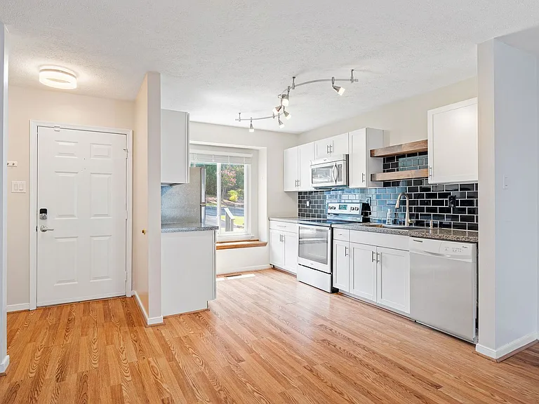 2087 Airy Cir — Photo 5