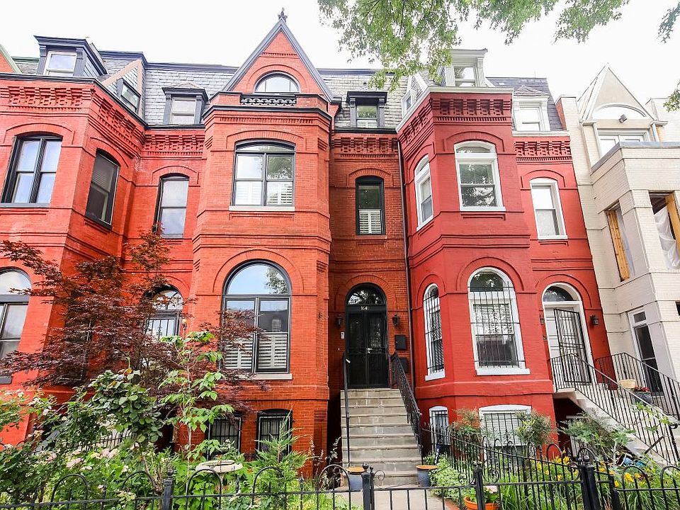 Welcome to 1641 13th St NW #B! Located in the heart of Logan