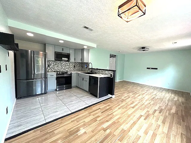 2 bed, 1225 sqft, $1,800 — Photo 4