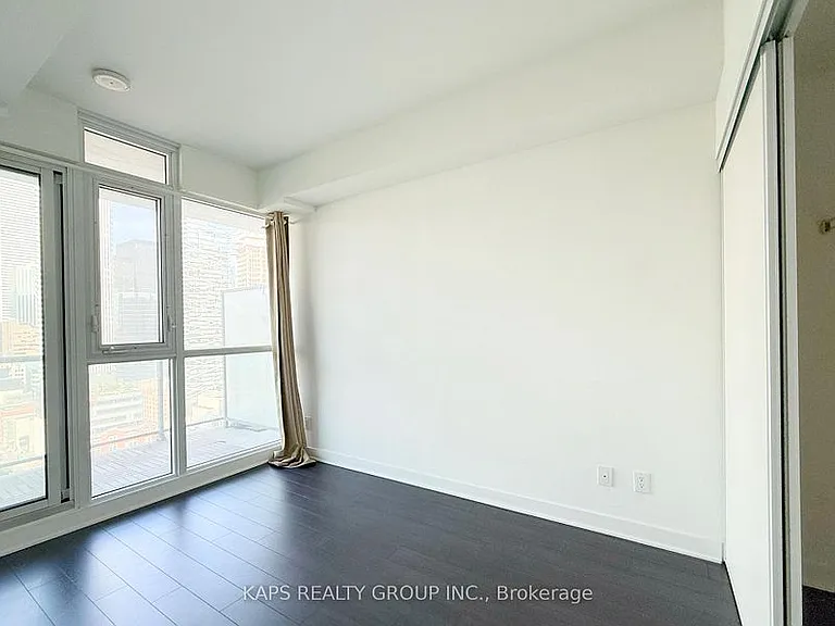 290 Adelaide St W #2106 — Photo 25