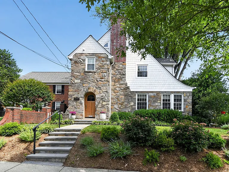 3005 McKinley St NW — Photo 1