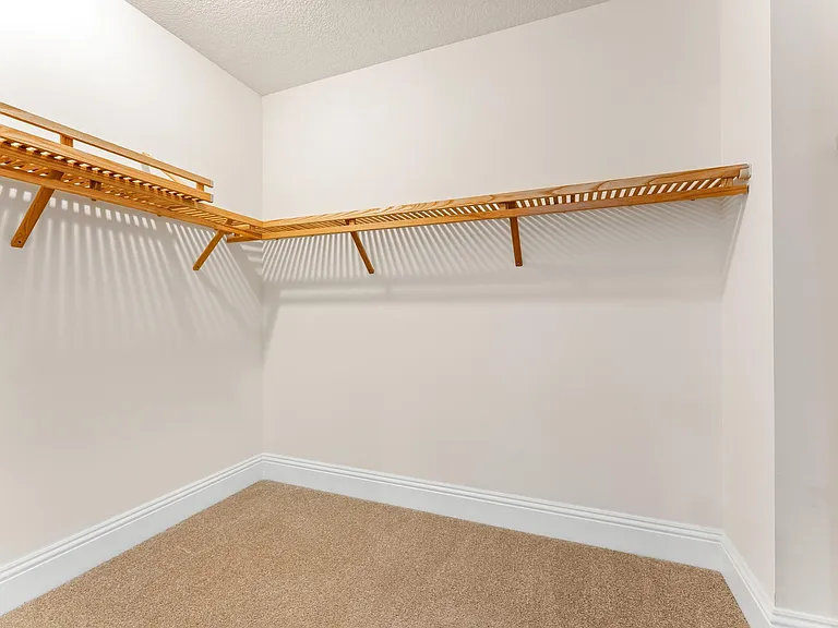 259 SE Calmo Cir — Photo 45