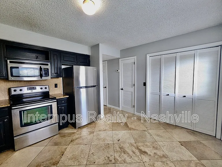 737 Fox Ridge Dr — Photo 8