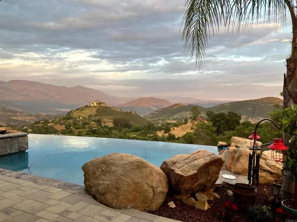 944 Rainbow Crest Rd, Fallbrook, CA 92028