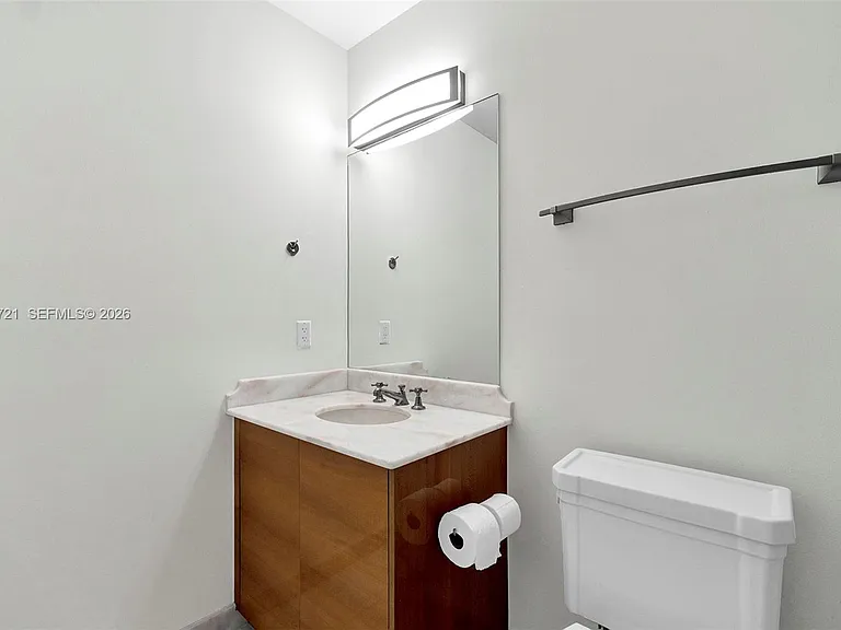 50 S Pointe Dr #2702 — Photo 6