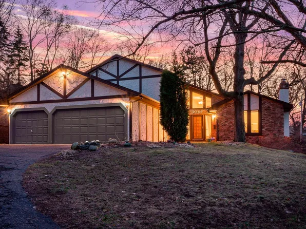 2309 Horizon Rd, Burnsville, MN 55337