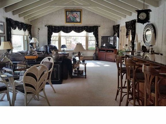 5th image of 61 Woodland Dr