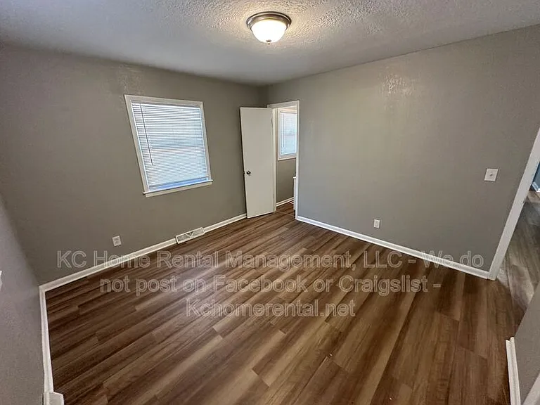 515 S Forest Ave — Photo 13