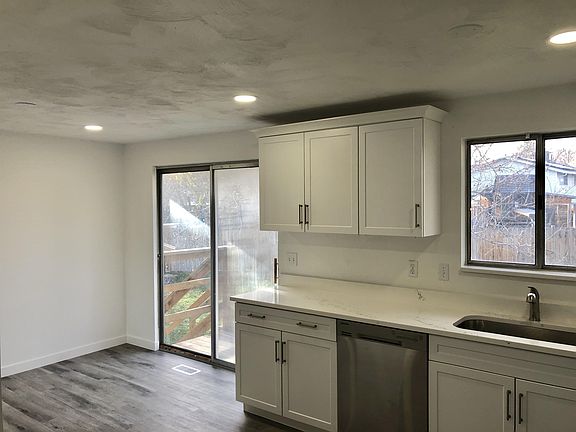 5th image of 3660 W Kentucky Cir