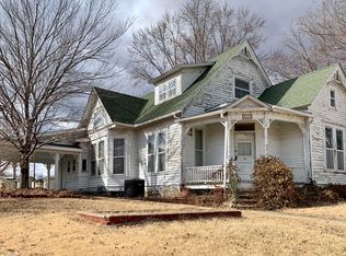 310 S Delaware St, Tonganoxie, KS 66086