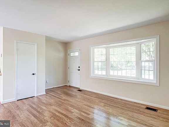 5th image of 8203 Ackley St