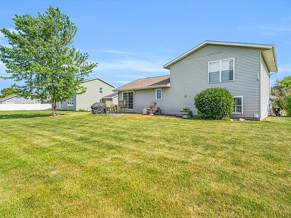 5th image of 1450 Bluebell Ln
