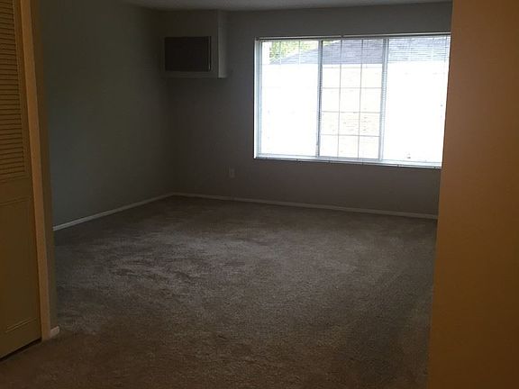 5th image of 670 Ann St APT 301