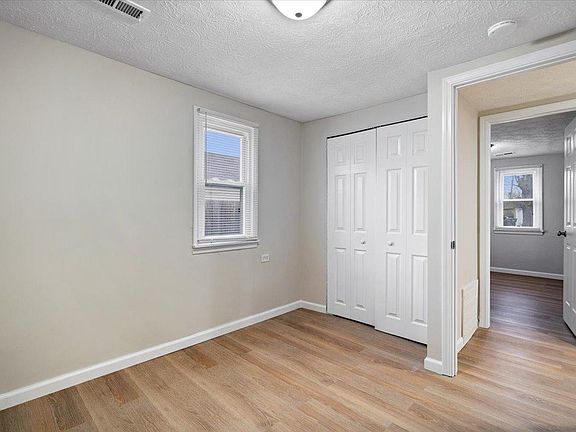 4th image of 1914 S Gladstone Ave