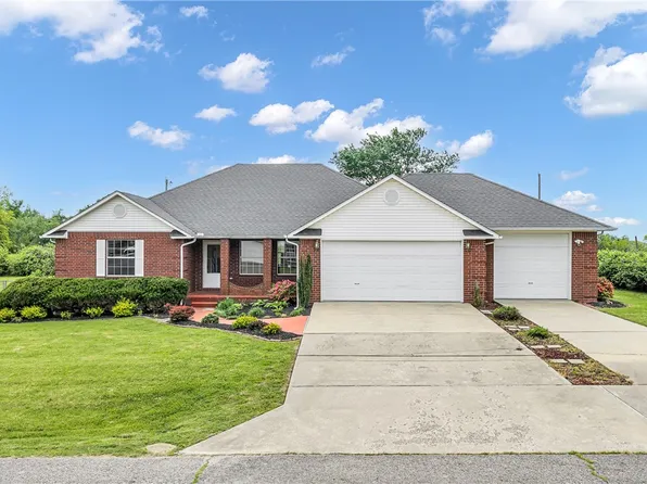 2202 W Green Acres Dr, Rogers, AR 72758