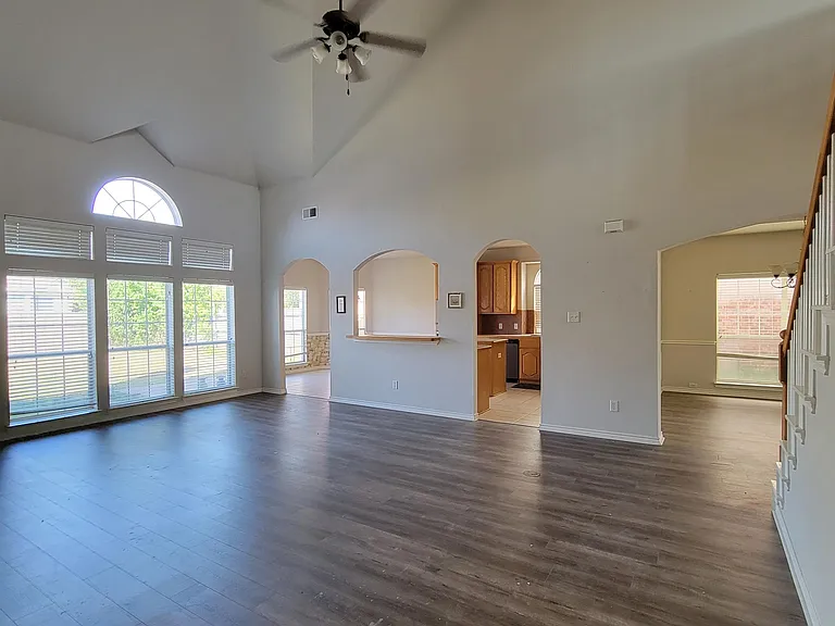 5400 Meadow Valley Dr — Photo 6
