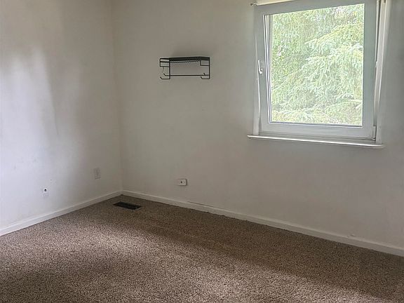3rd image of 123 Bonnie Ave