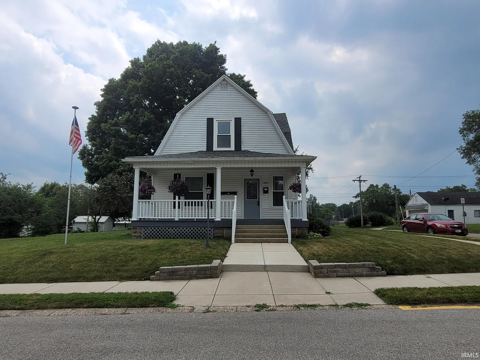 404 E South St photo 1