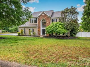 14738 Pomerol Ln, Pineville, NC 28134