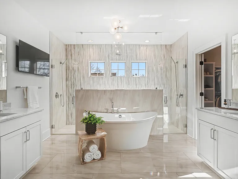 2852 Dorchester Pl — Photo 23
