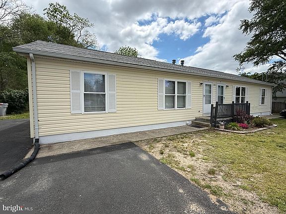 3rd image of 1555 N Orchard Rd