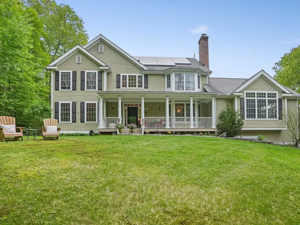 18 Beaver Dam Road, Newtown, CT 06470