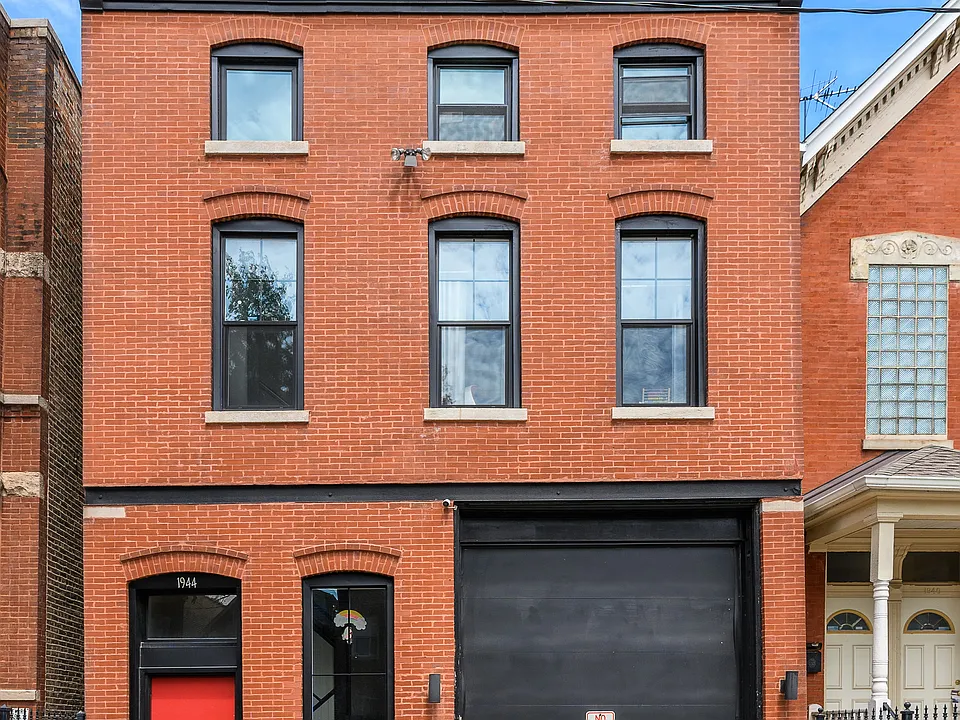 1944 W Superior St