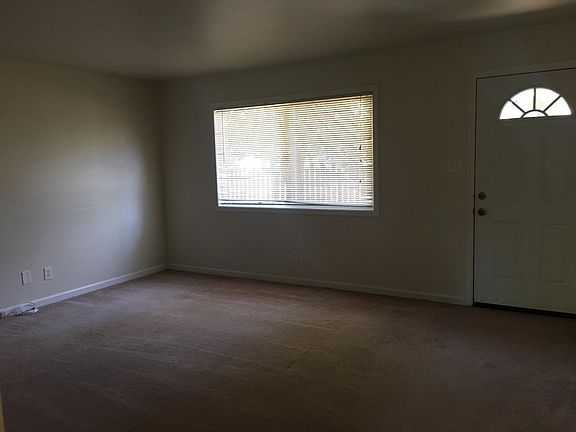 4th image of 19222 Bay St